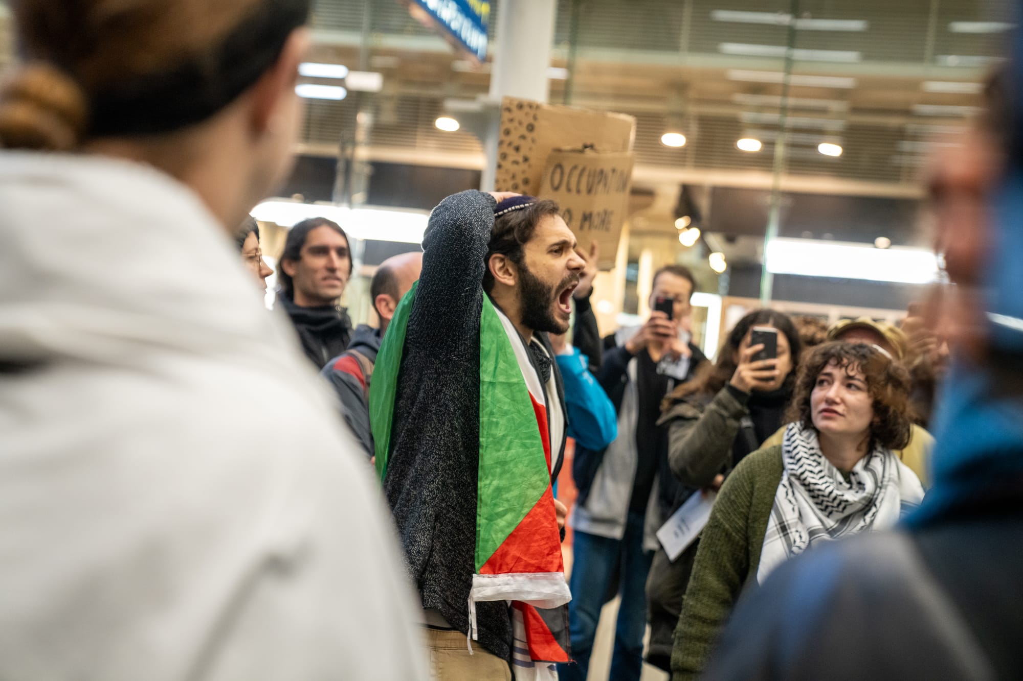 Anti-Zionist Jews hold a morning prayer service and pro-Palestine demonstration in St Pancras station, 2 November, 2023. Credit: Jazz Noble